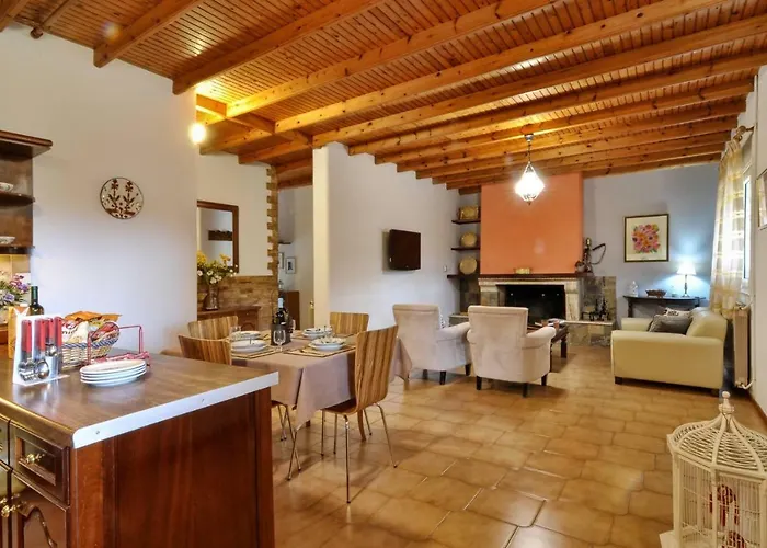 Christiana\'S Home Next To Dassia Beach